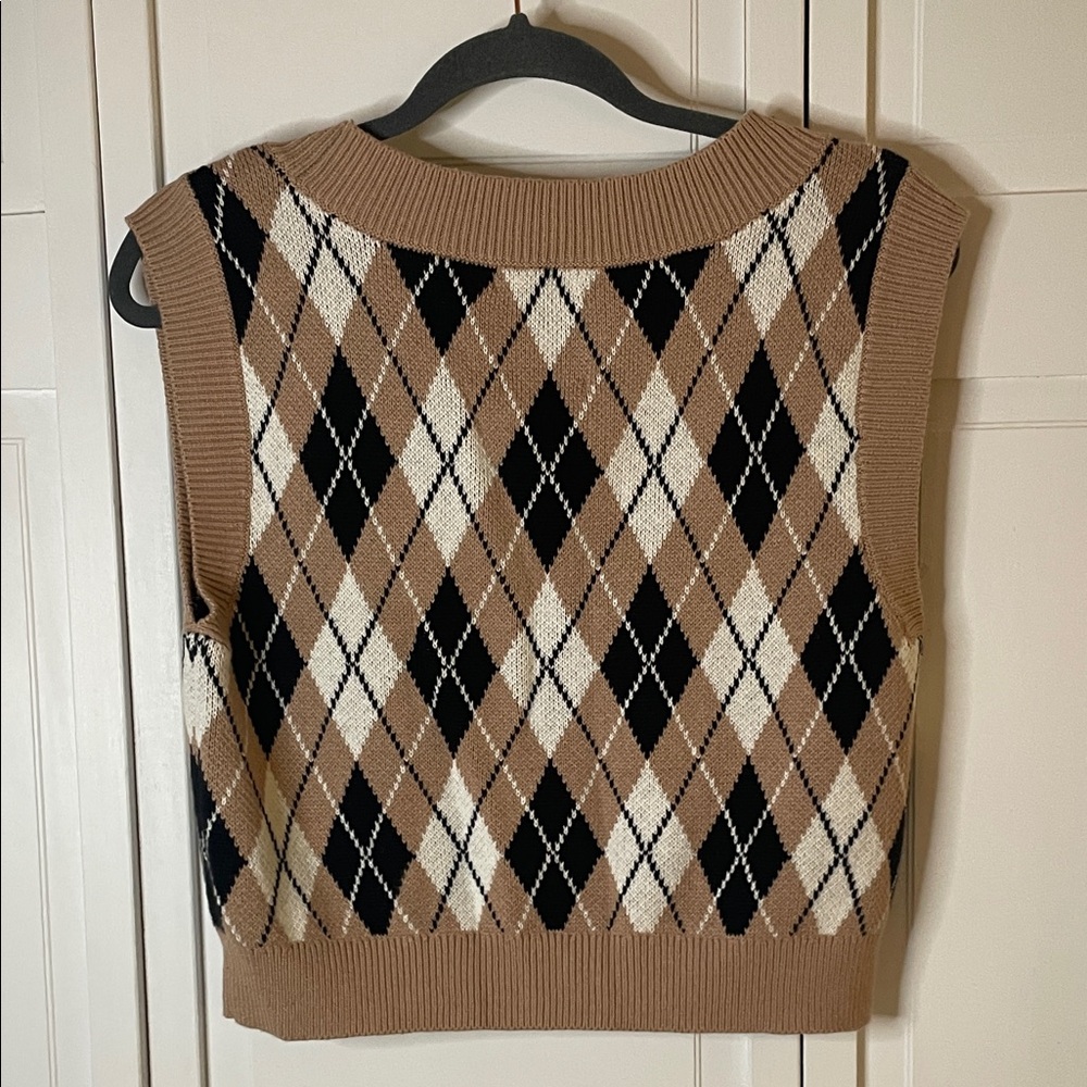 Abercrombie & Fitch Women's V-Neck Argyle Sweater Vest - Brown, Black, and Cream - Picture 4 of 6